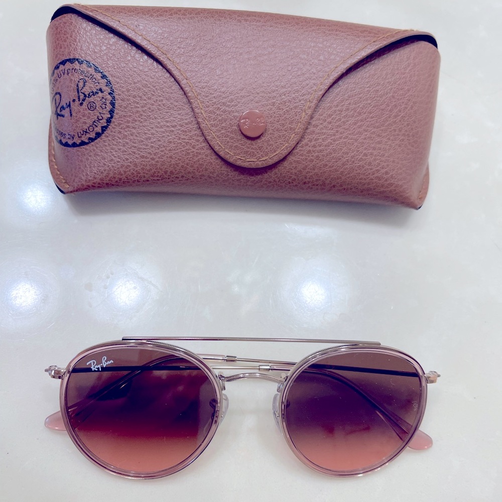 Like new rose gold ray ban sunglasses